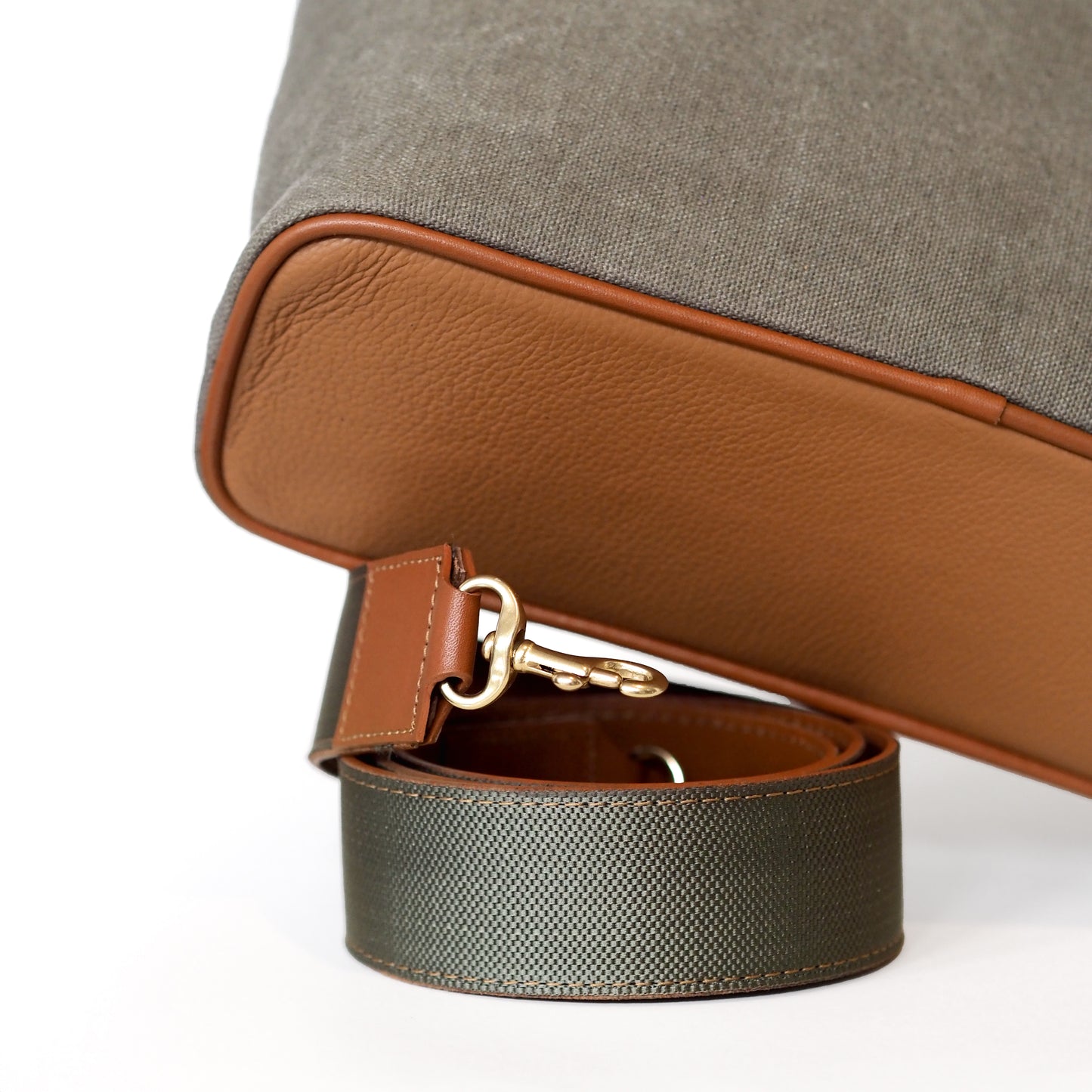 Uanny — Crossbody Tote Bag in Leather