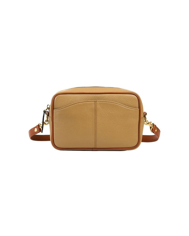 Paola Camera — Bolso bandolero de cuero palomino con camel